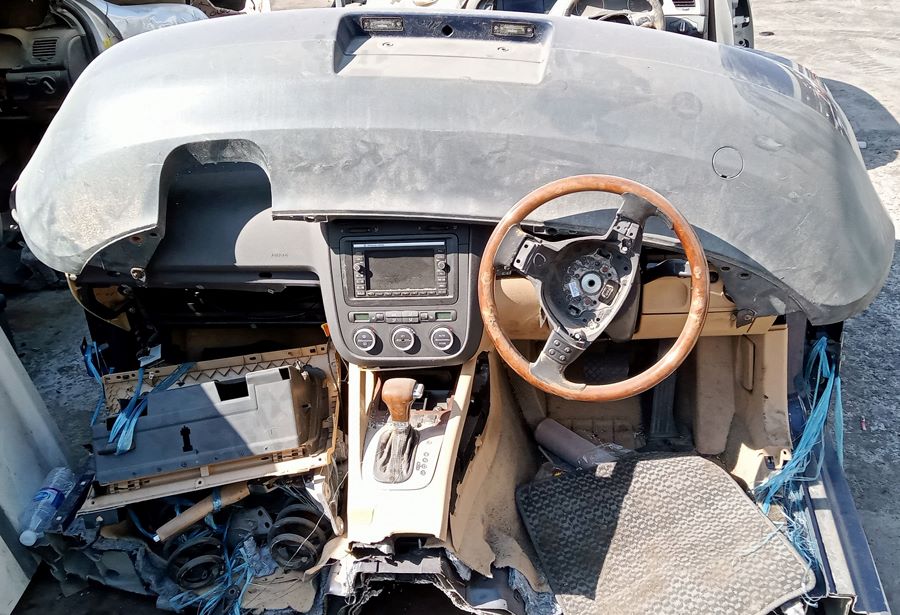 داشبرد هاف کات استوک فولکس واگن گلف 2005