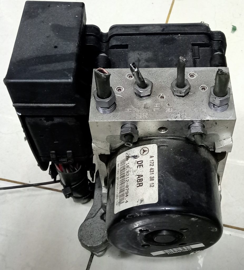 پمپ کنترل ای بی اس ترمز مرسدس بنز C200
ABS Module of C200